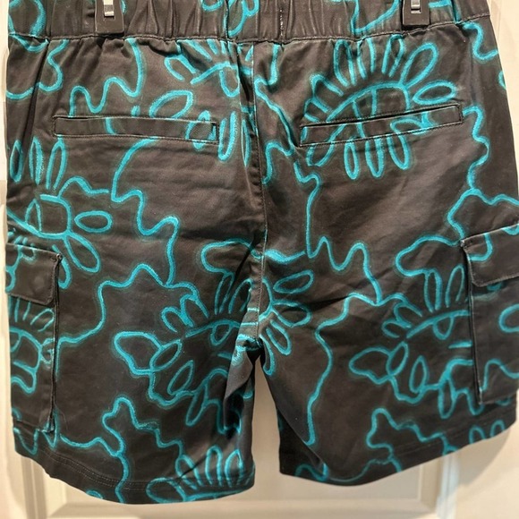 Cristina Martinez Gender Inclusive Print Cargo Shorts I - Picture 9 of 13